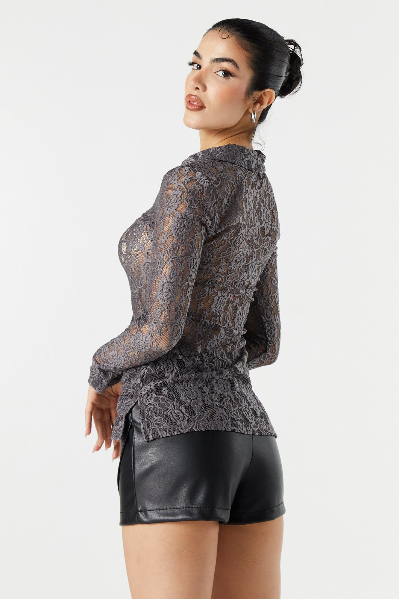 Haut boutonné fleuri en dentelle sold by Urban Planet product image thumbnail 8