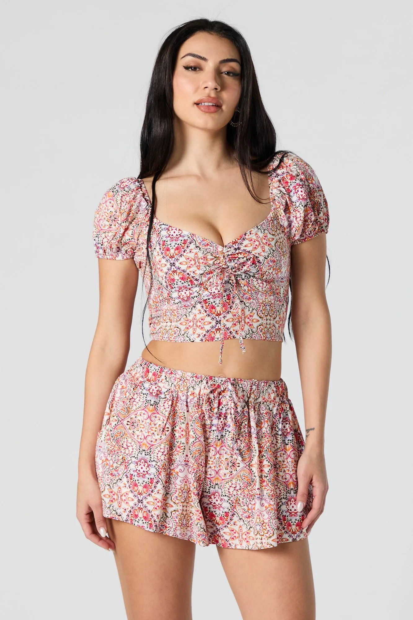 Haut court de style laitière avec motif cachemire sold by Urban Planet