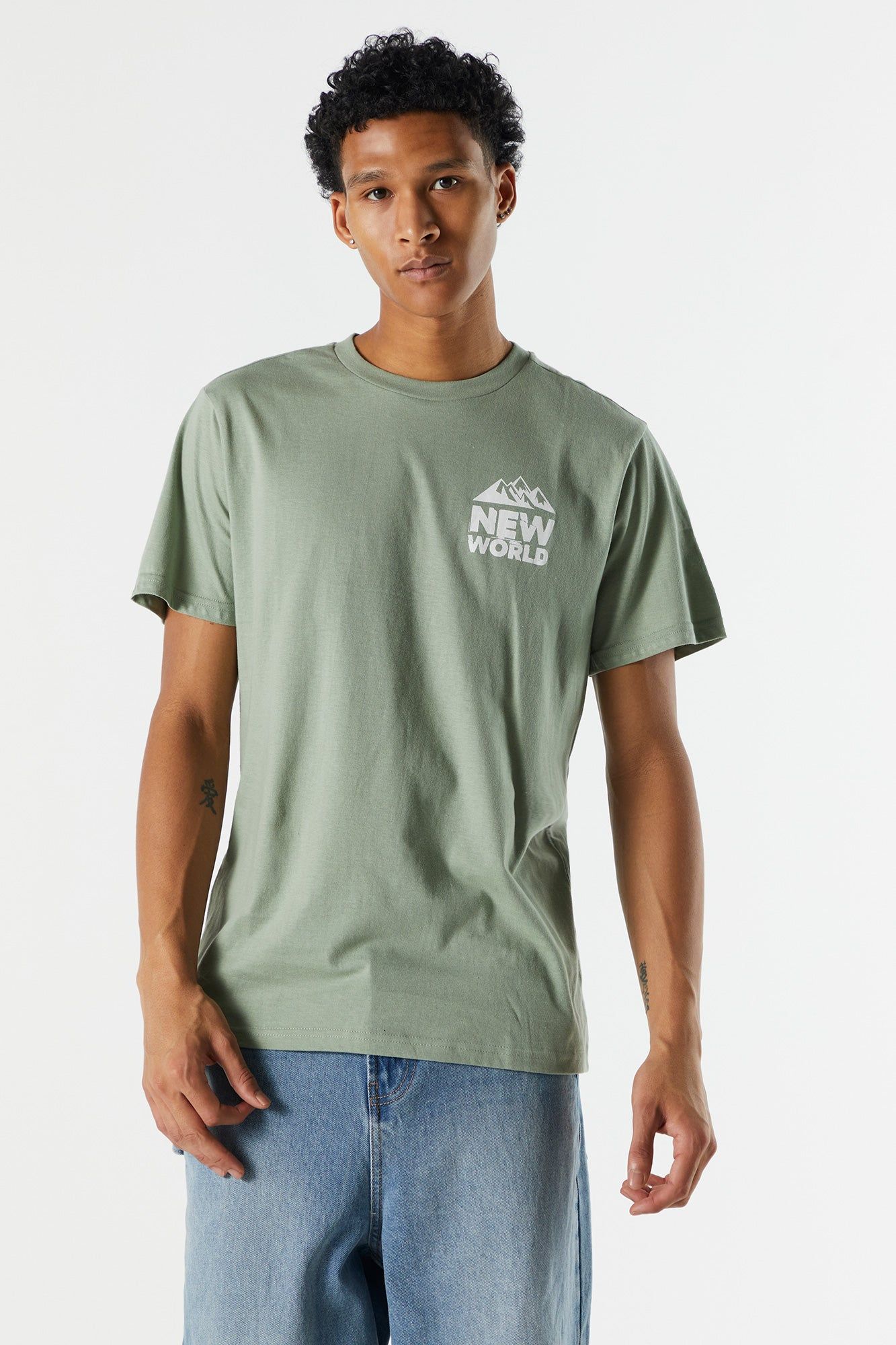 T-shirt à imprimé New World sold by Urban Planet