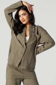 Haut boutonné texturé sold by Urban Planet