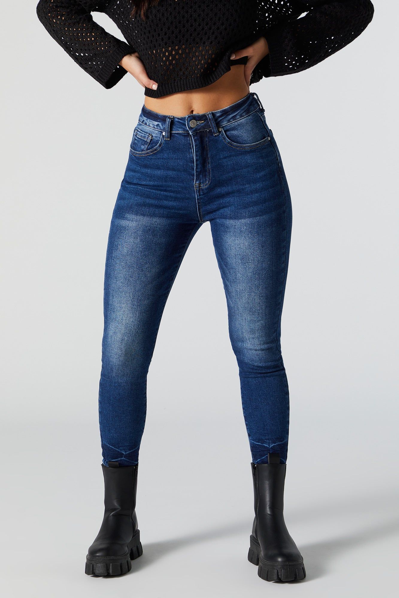 Jean ajusté délavé foncé avec ourlet froissé sold by Urban Planet product image thumbnail 2