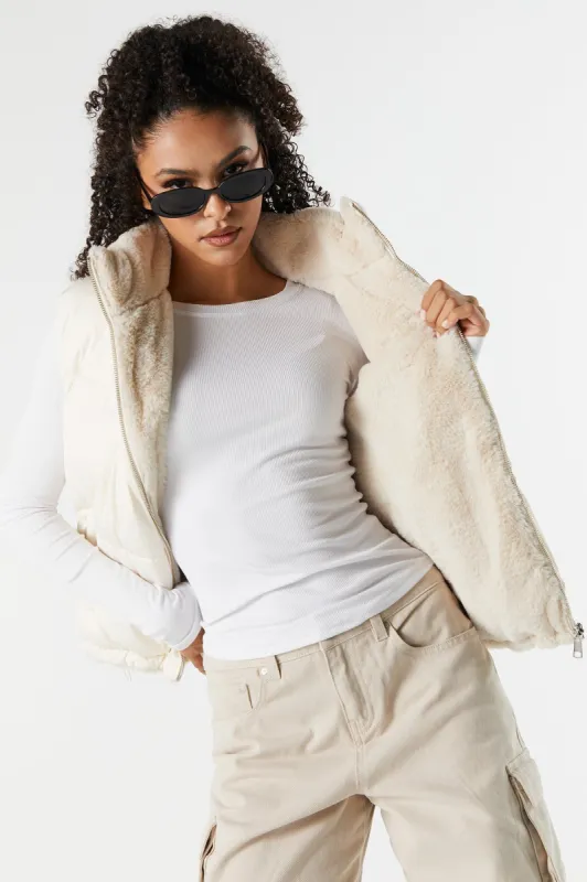 Veste pelucheuse bouffante réversible sold by Urban Planet