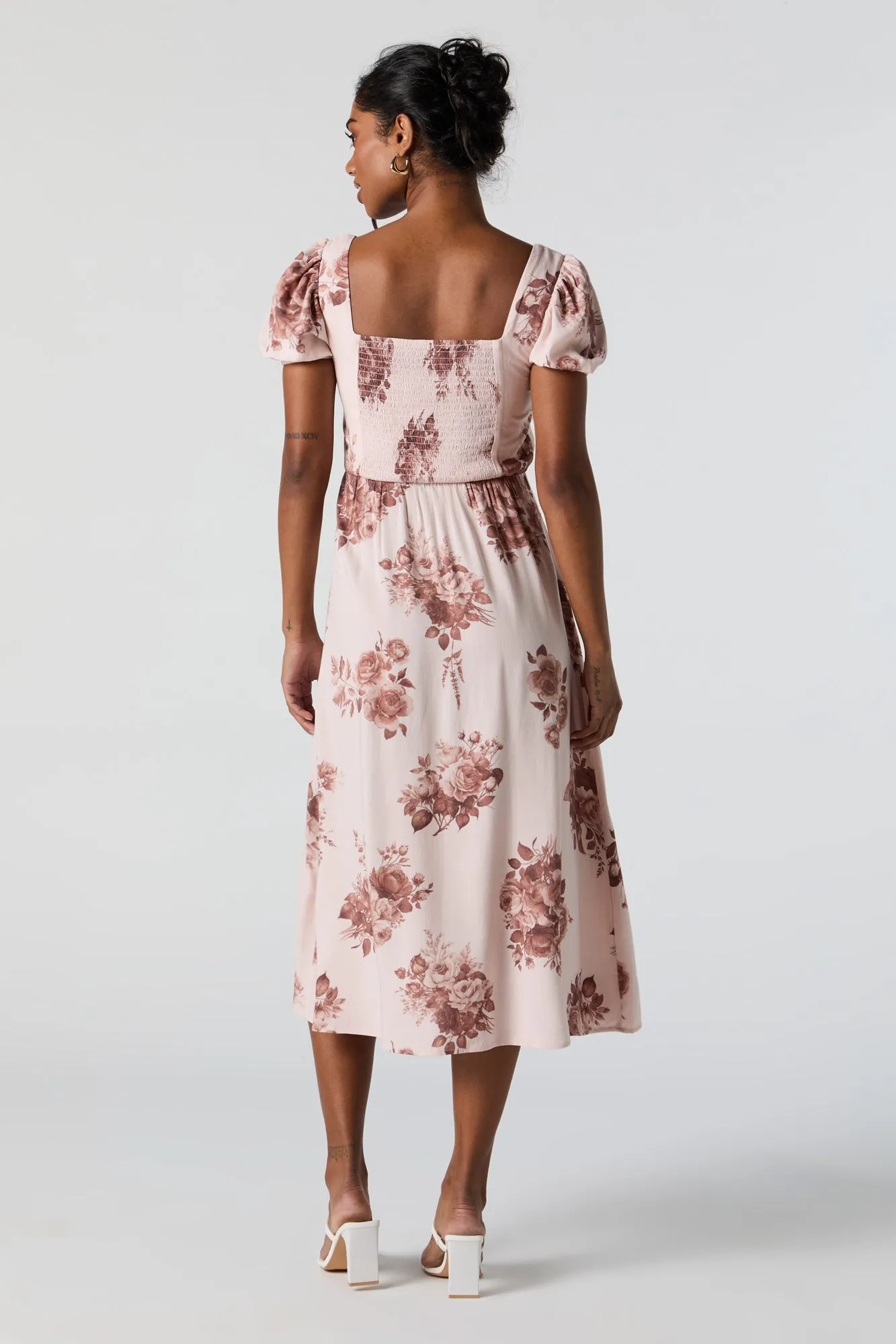 Robe midi avec motif de roses, manches bouffantes et encolure en coeur sold by Urban Planet product image thumbnail 3
