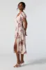 Robe midi avec motif de roses, manches bouffantes et encolure en coeur sold by Urban Planet