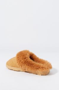 Mules doublées de similifourrure sold by Urban Planet