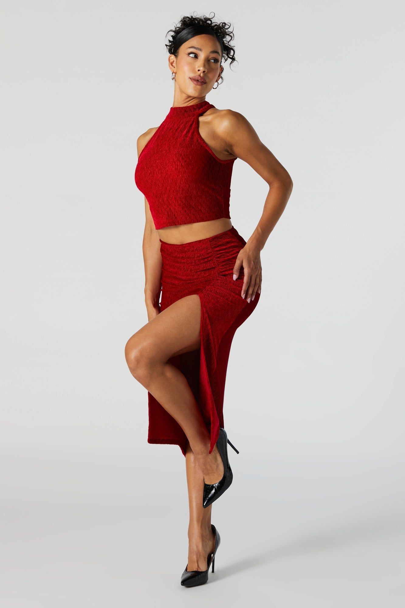 Jupe midi rouge en velours texturé avec fente sold by Urban Planet product image thumbnail 4