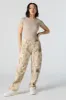 Pantalon cargo imprimé avec taille élastique et attaches à l'ourlet sold by Urban Planet