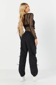 Pantalon cargo en nylon sold by Urban Planet