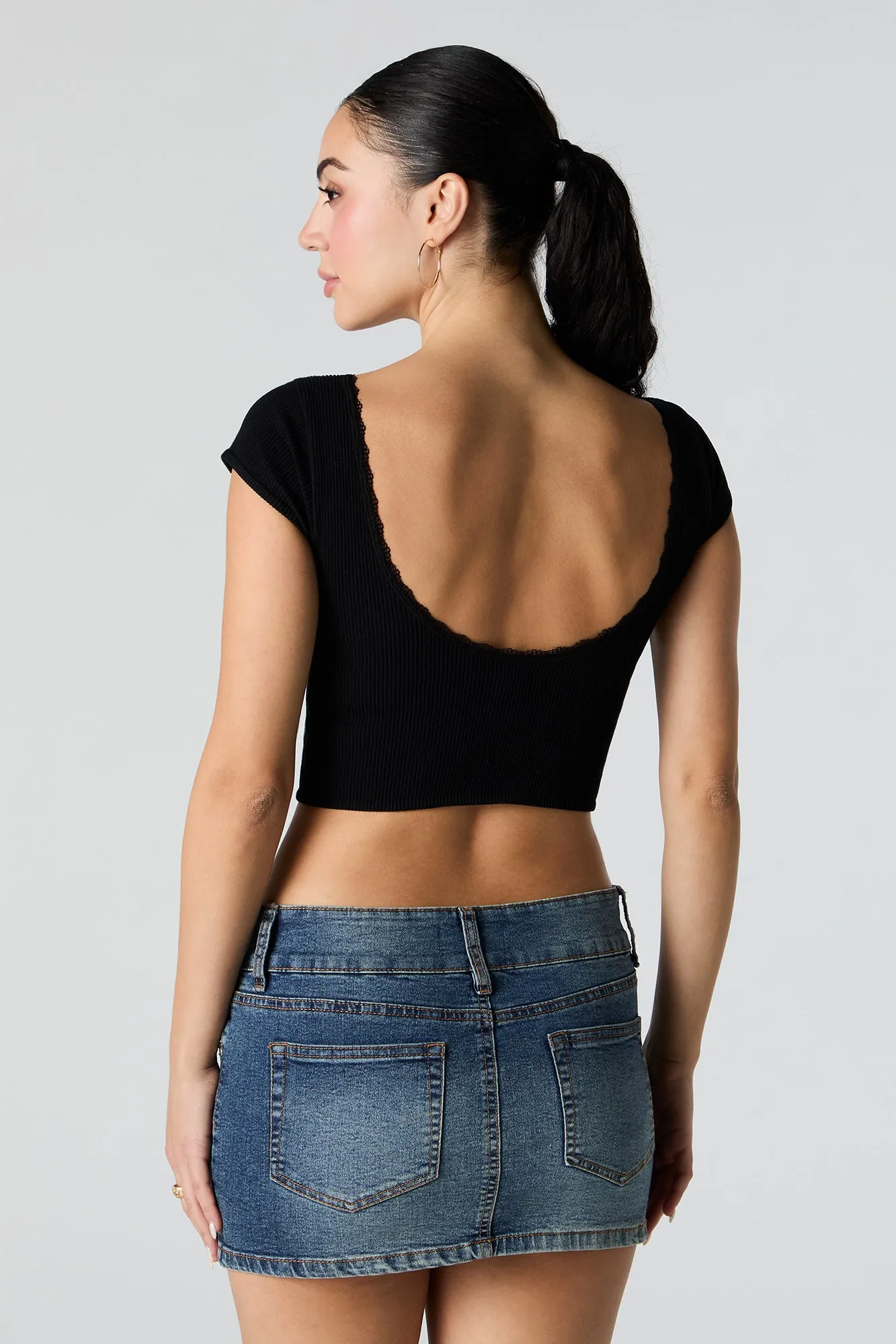 Haut côtelé à manches courtes avec ourlet de dentelle sold by Urban Planet product image thumbnail 5