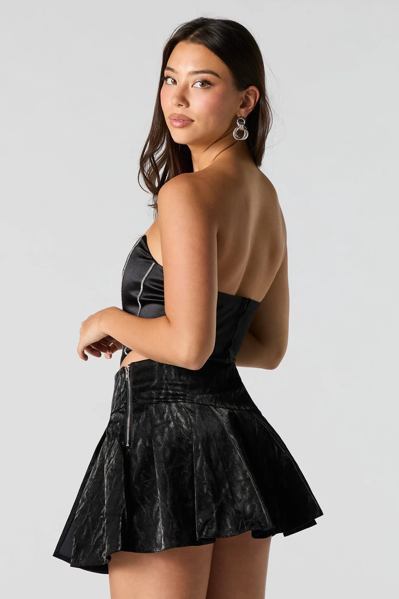 Minijupe plissée en similicuir sold by Urban Planet product image thumbnail 2