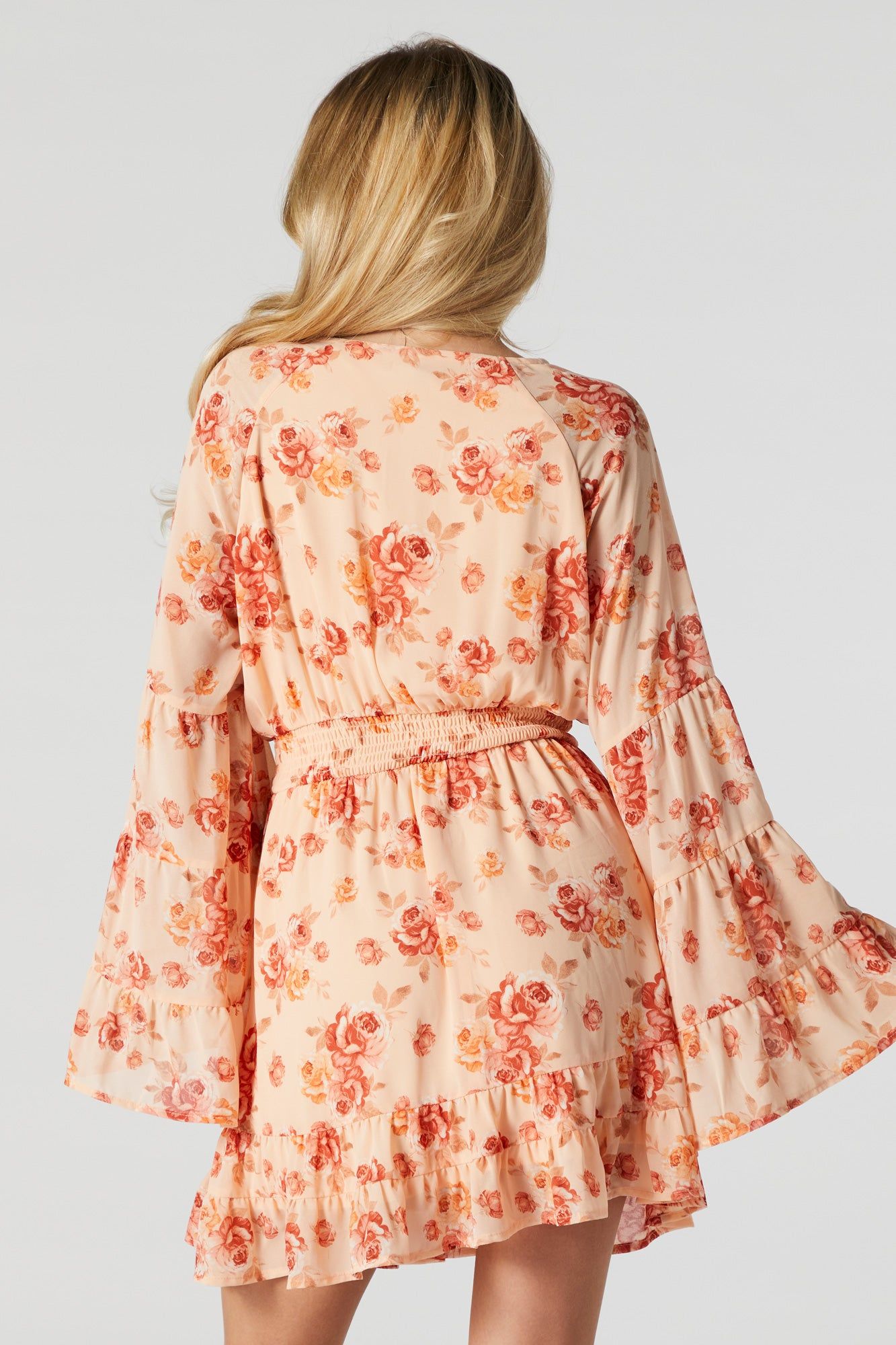 Minirobe fleurie pêche en chiffon à manches longues sold by Urban Planet product image thumbnail 2
