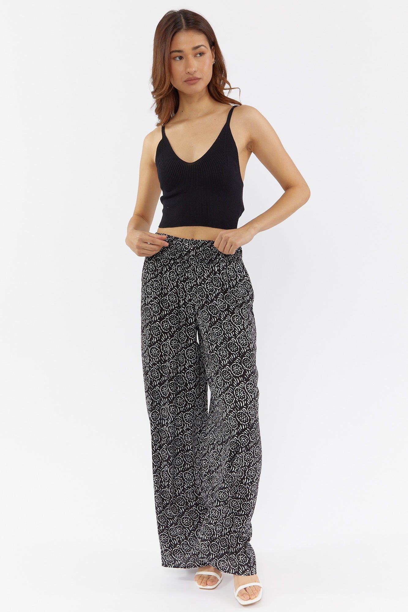 Pantalon à jambe large en lin imprimé noir sold by Urban Planet