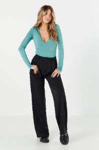 Maillot profilé à manches longues avec encolure en V sold by Urban Planet