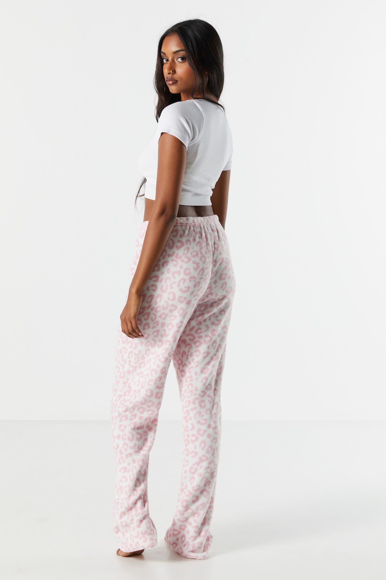 Pantalon de pyjama en peluche à imprimé Guépard rose sold by Urban Planet product image thumbnail 3
