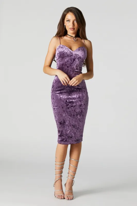 Robe midi violet moulante en velours avec décolleté en coeur sold by Urban Planet