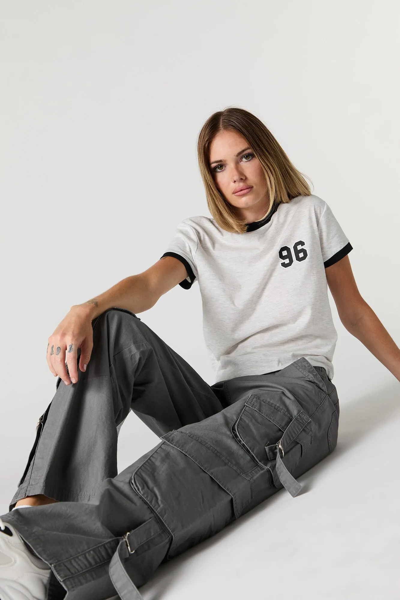 Pantalon cargo utilitaire à jambe droite sold by Urban Planet