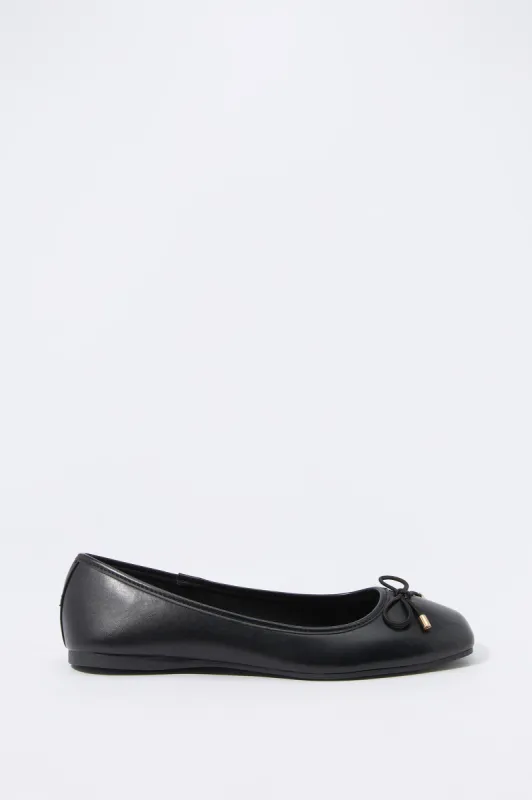 Ballerines en similicuir avec boucles sold by Urban Planet