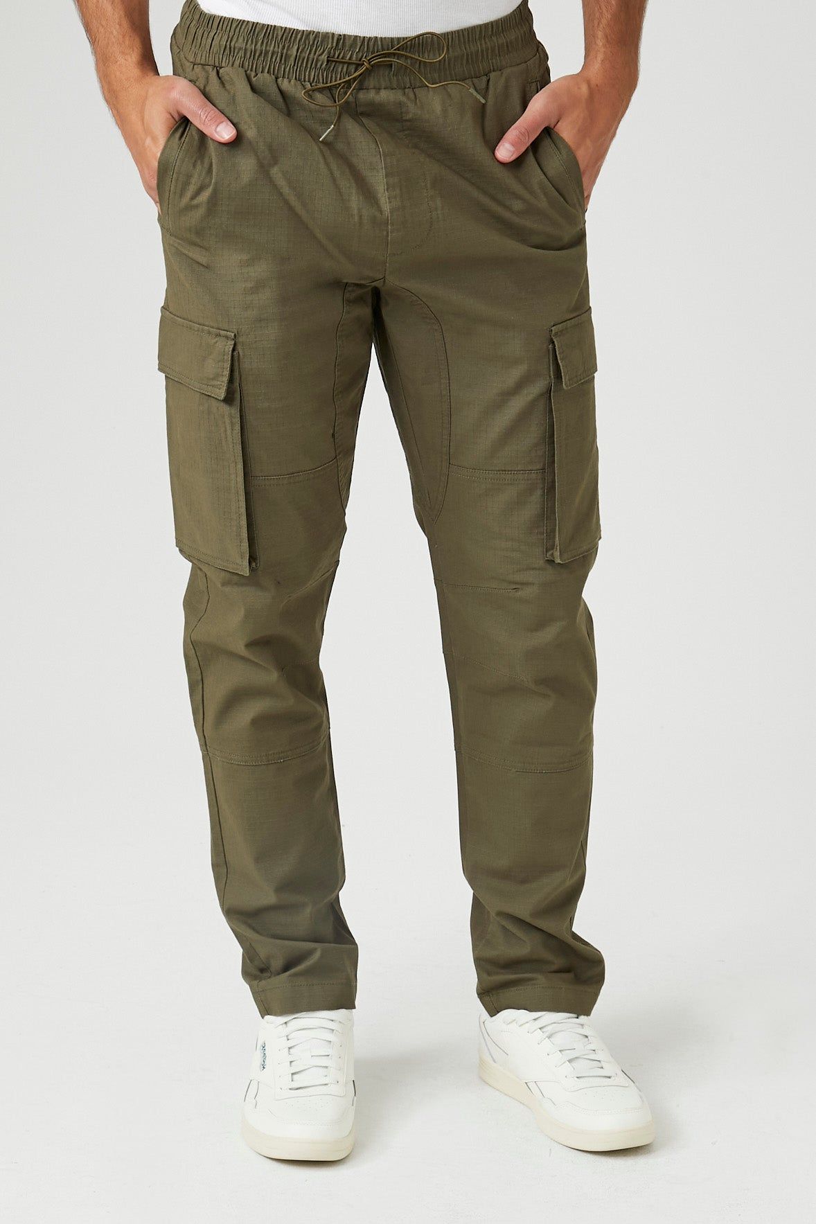 Jogger cargo à taille coulissante sold by Urban Planet