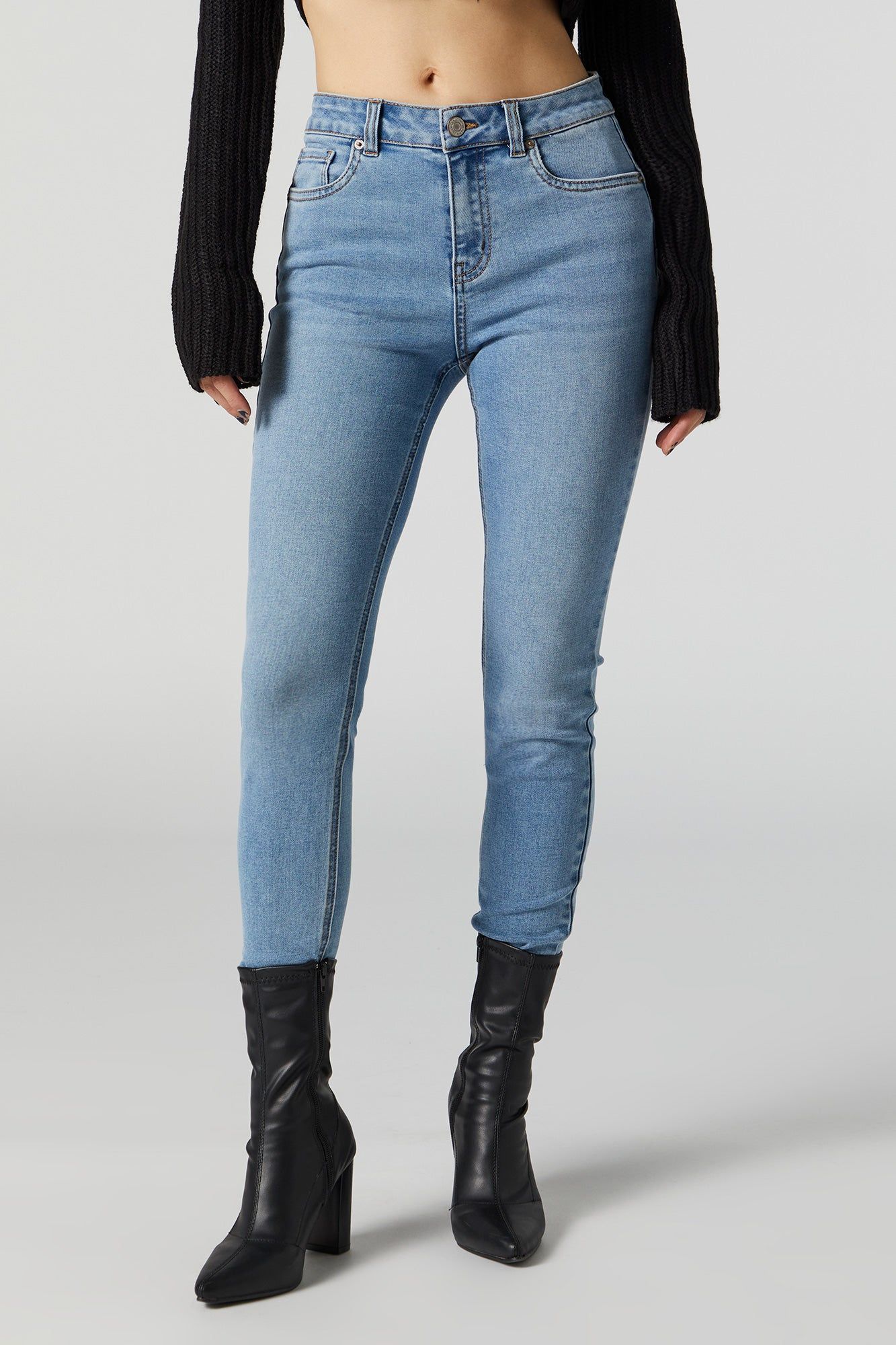 Jean Rio mi-taille délavé moyen sold by Urban Planet product image thumbnail 2