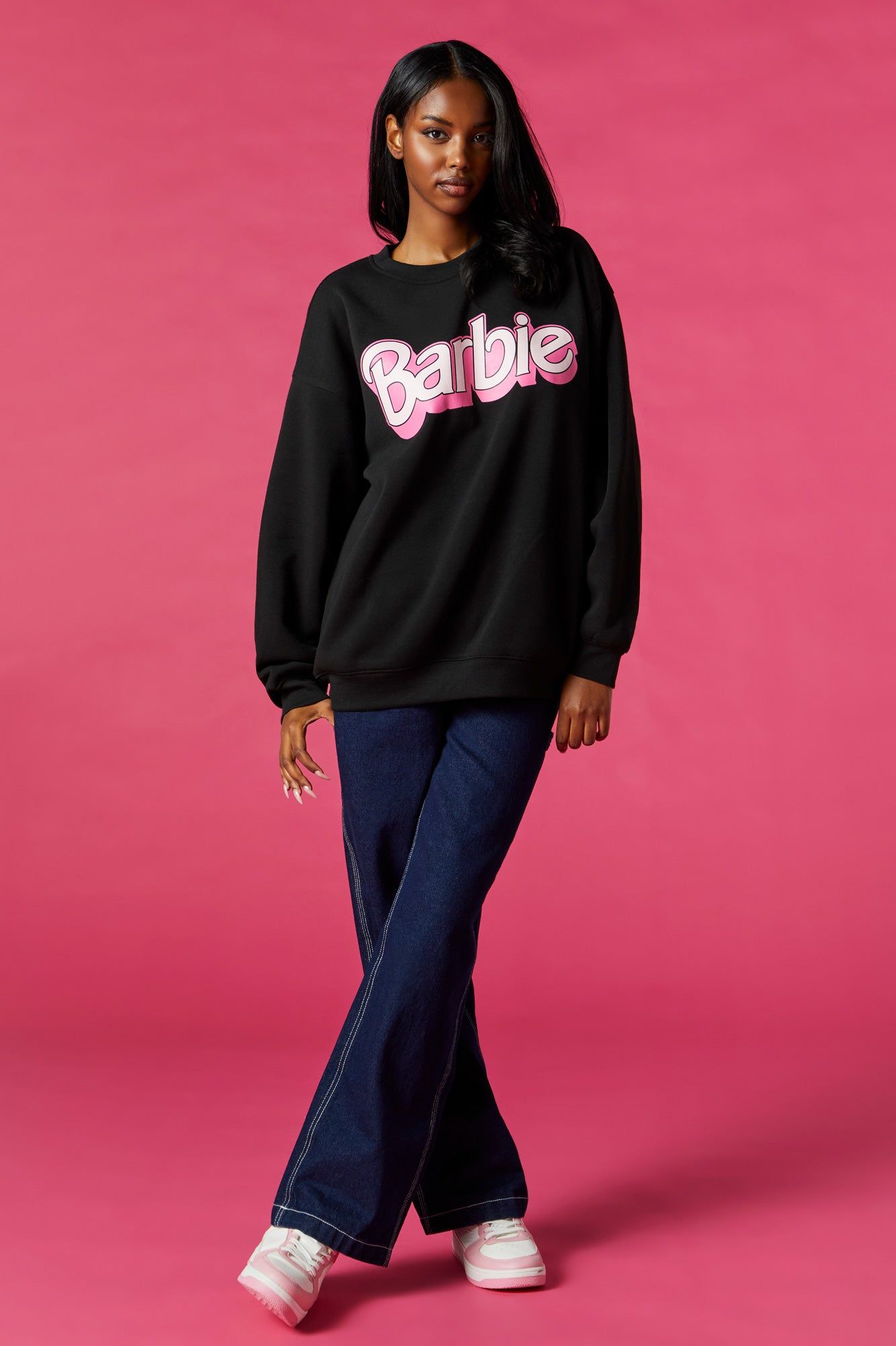 Chandail en molleton noir à imprimé Barbie™ sold by Urban Planet product image thumbnail 3