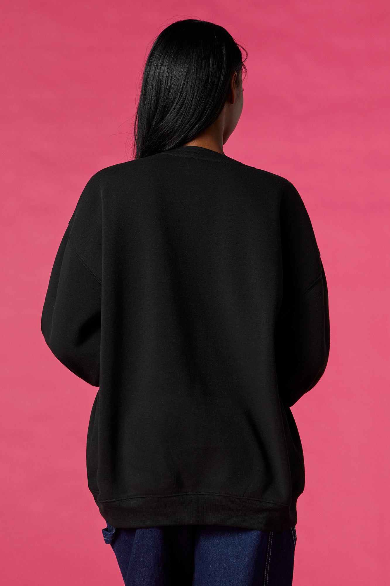 Chandail en molleton noir à imprimé Barbie™ sold by Urban Planet product image thumbnail 2