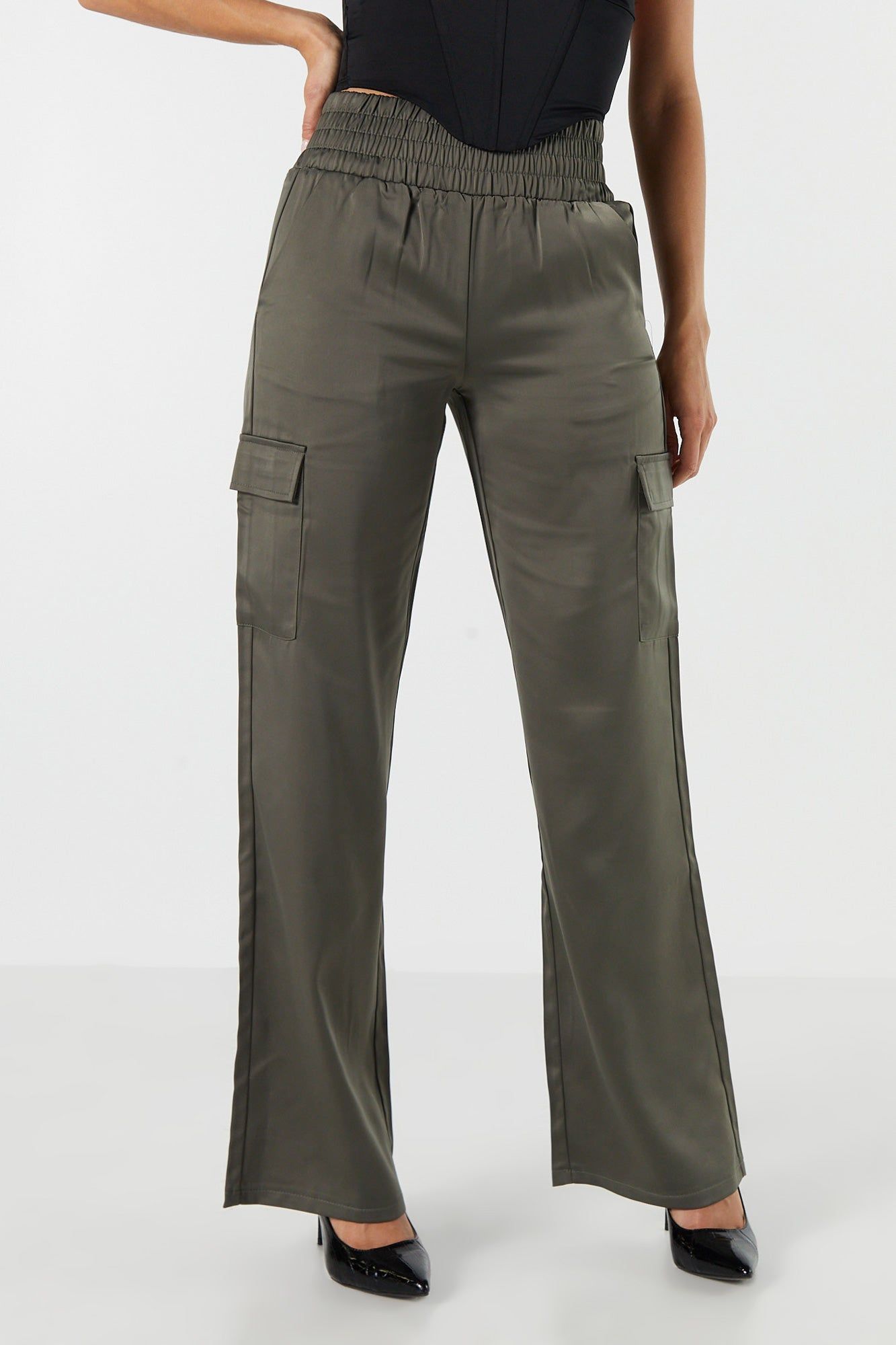 Pantalon cargo à jambe large en satin sold by Urban Planet product image thumbnail 5