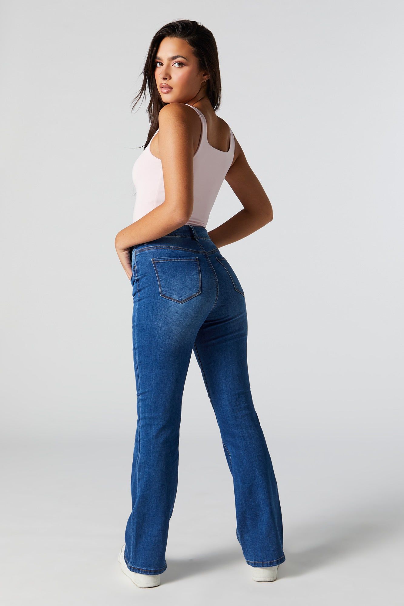 Jean mince à jambe évasée délavé moyen sold by Urban Planet product image thumbnail 3