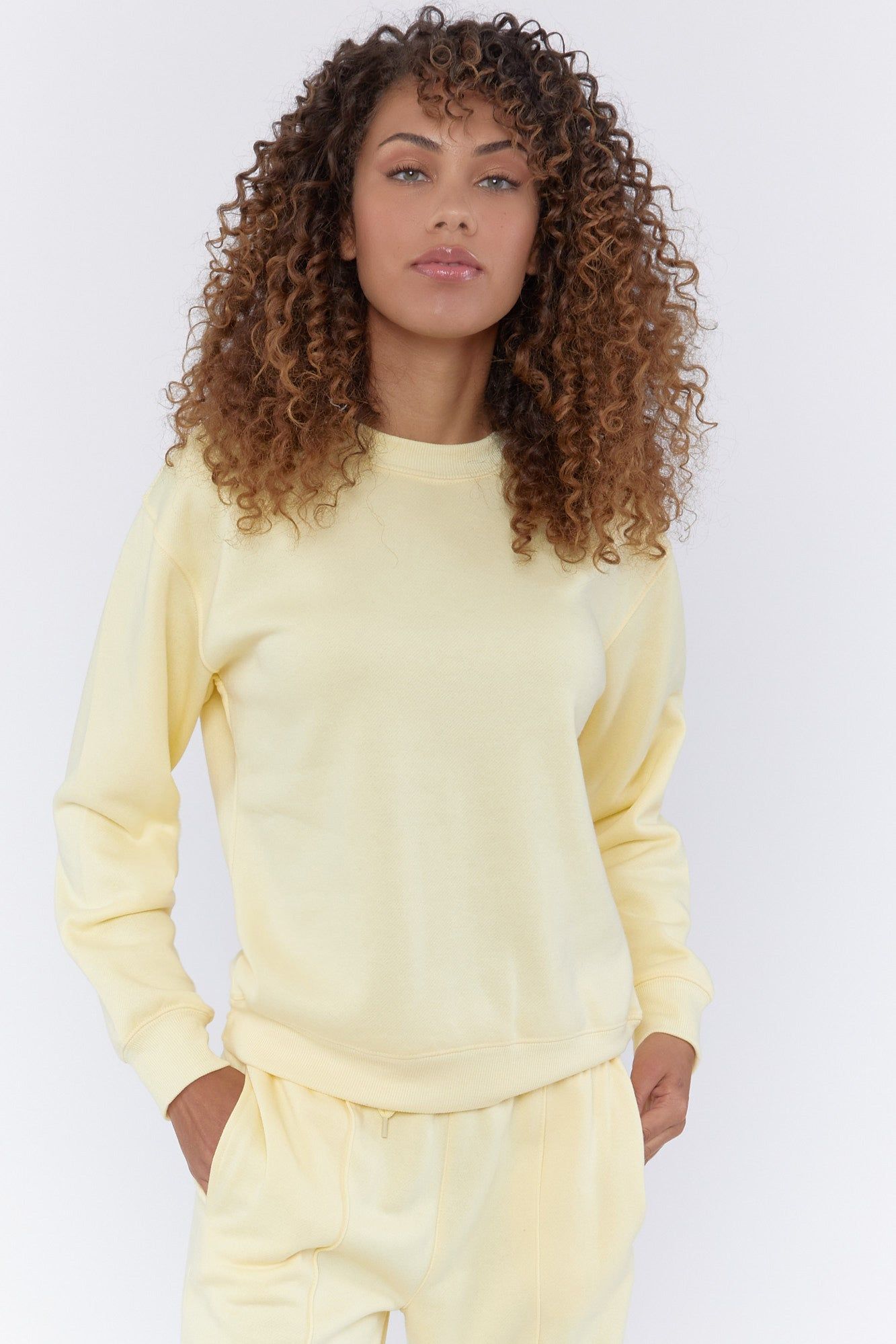 Chandail de base ras du cou en molleton sold by Urban Planet