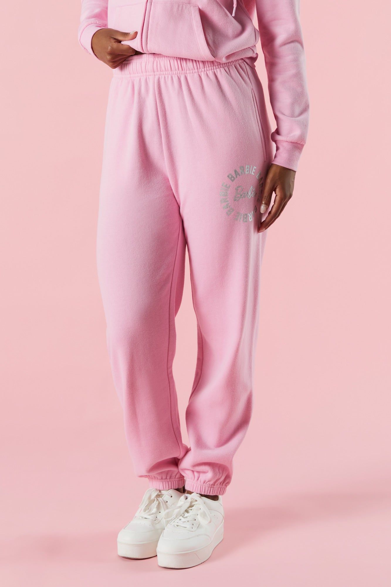 Pantalon de jogging en molleton avec logo Barbie™ sold by Urban Planet product image thumbnail 2