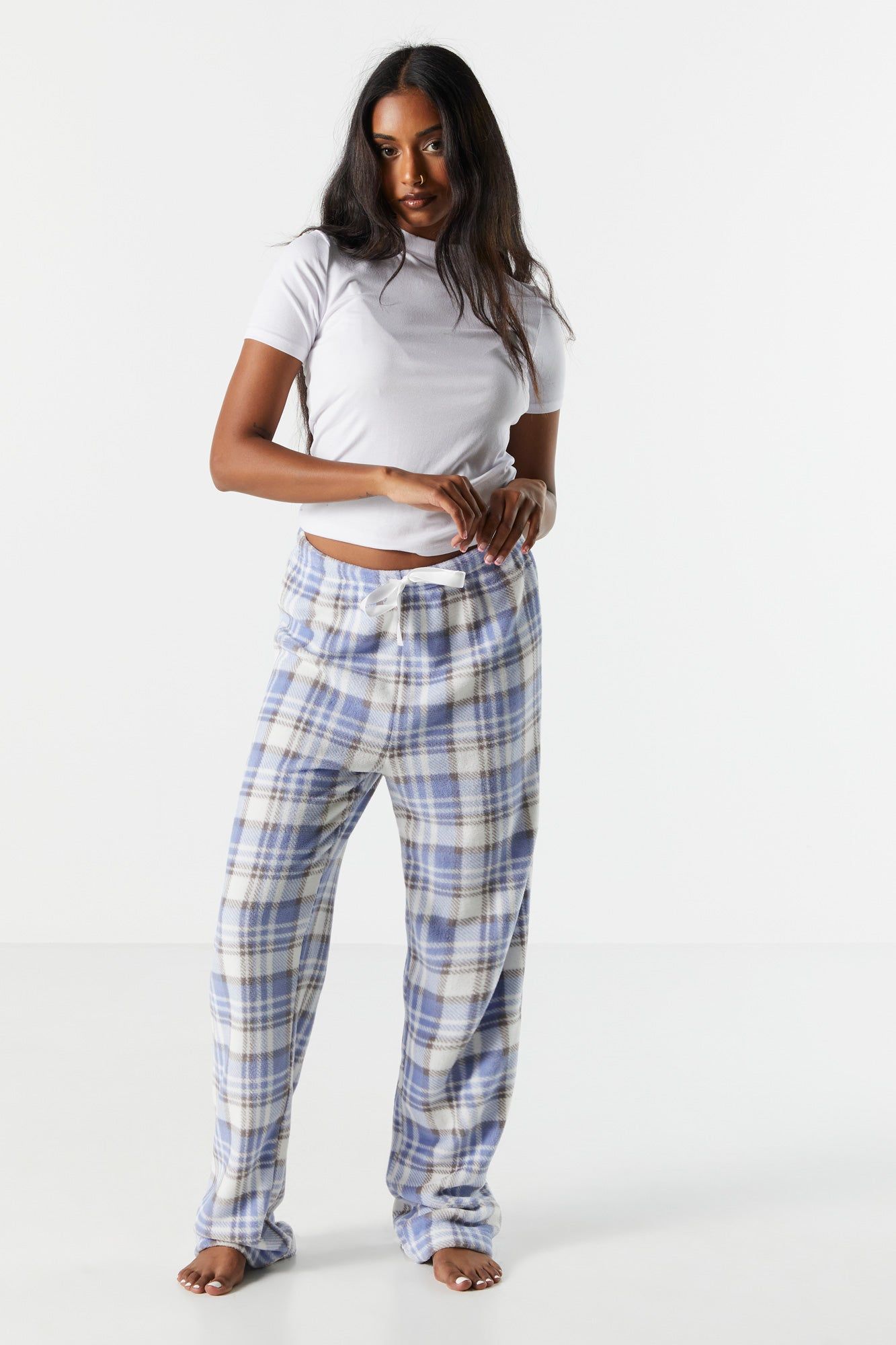 Pantalon de pyjama en peluche à carreaux bleus sold by Urban Planet