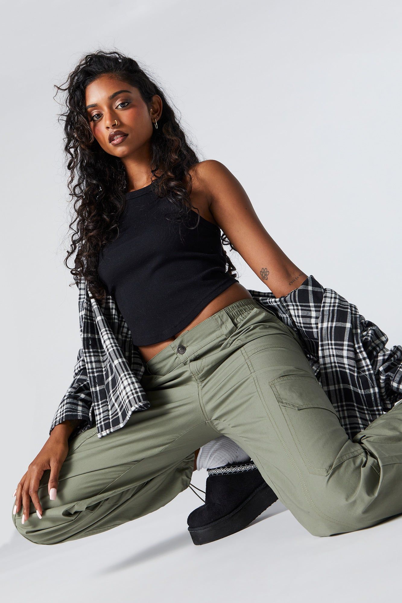 Pantalon cargo parachute sold by Urban Planet