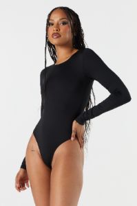 Combiné ras du cou contour à manches longues sold by Urban Planet