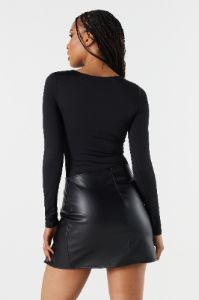 Combiné ras du cou contour à manches longues sold by Urban Planet