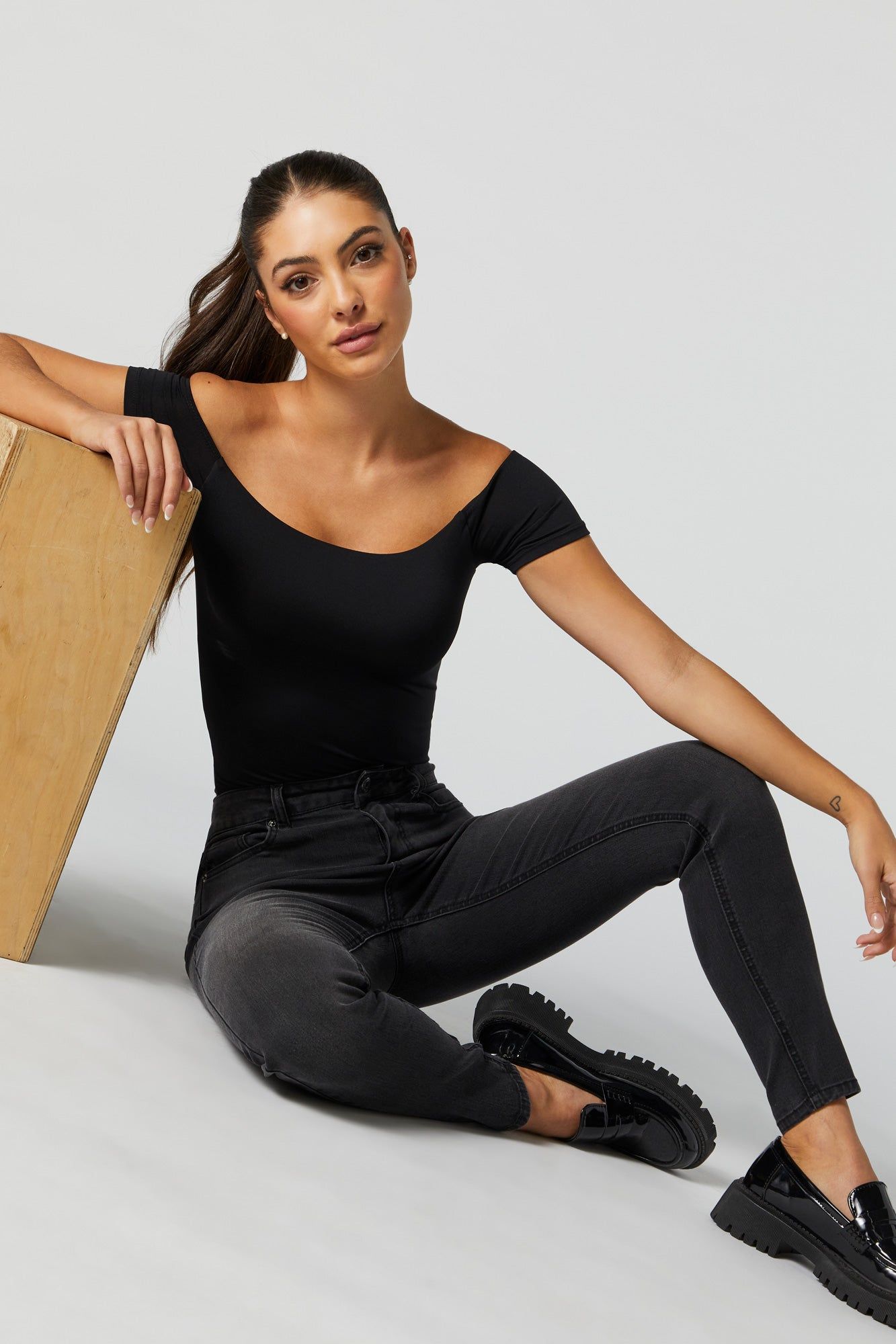 Jean Miami délavé noir à taille haute sold by Urban Planet