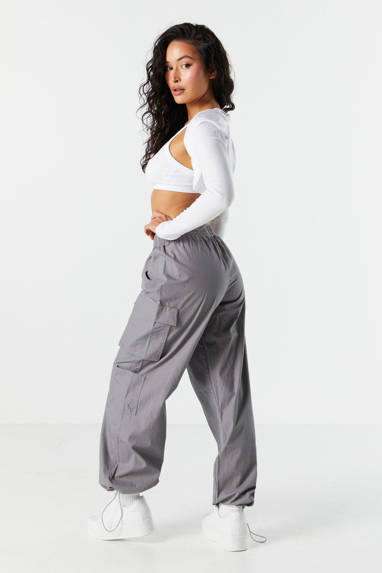 Pantalon gris noir cargo parachute avec tendeurs élastiques sold by Urban Planet product image thumbnail 3