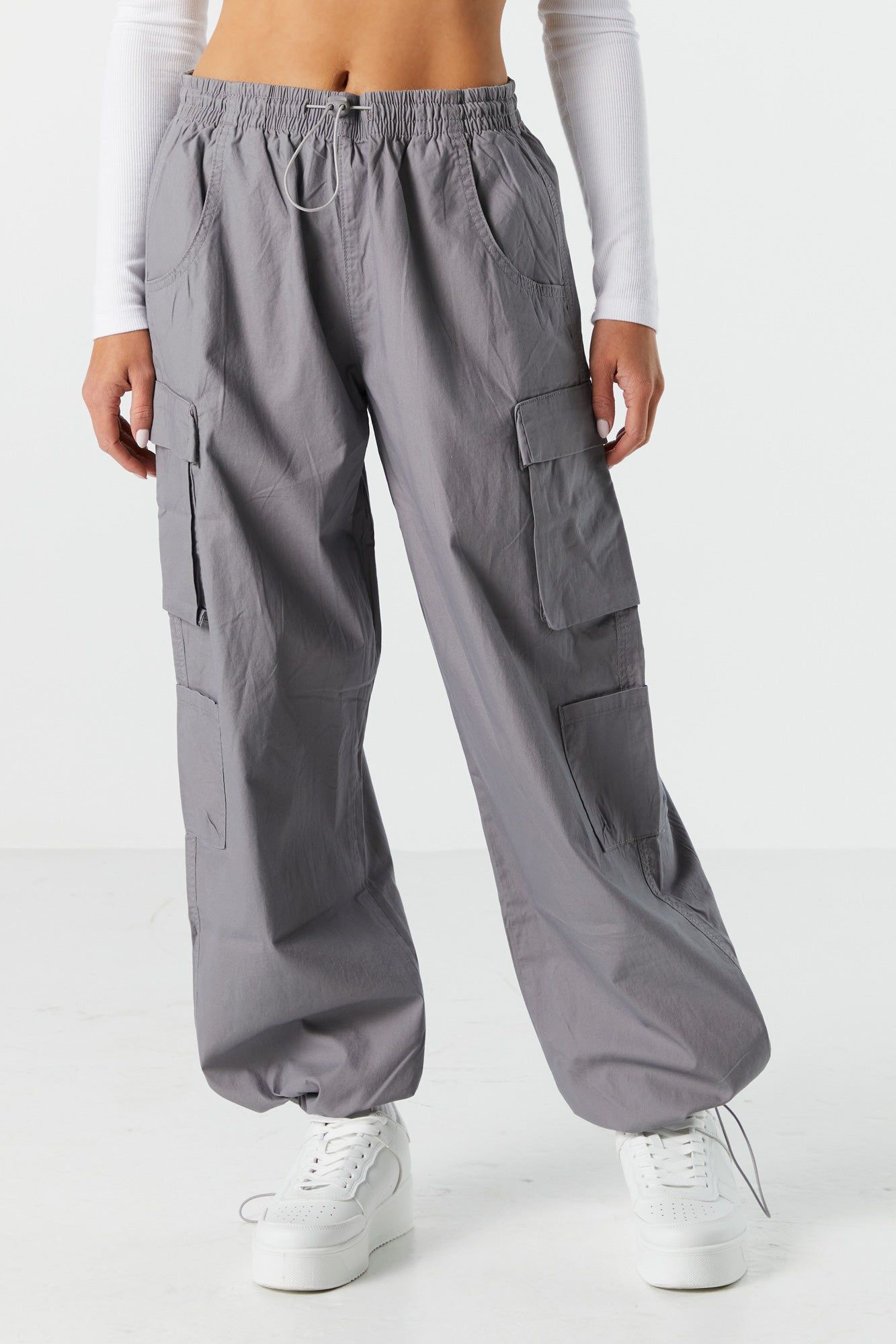 Pantalon gris noir cargo parachute avec tendeurs élastiques sold by Urban Planet product image thumbnail 2