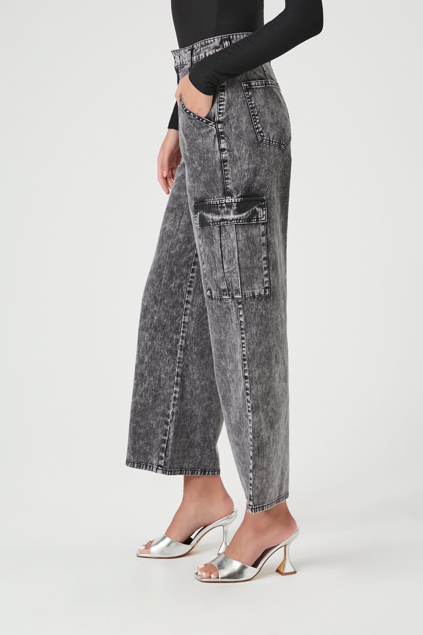 Jean cargo à jambe large délavé minéral sold by Urban Planet product image thumbnail 4