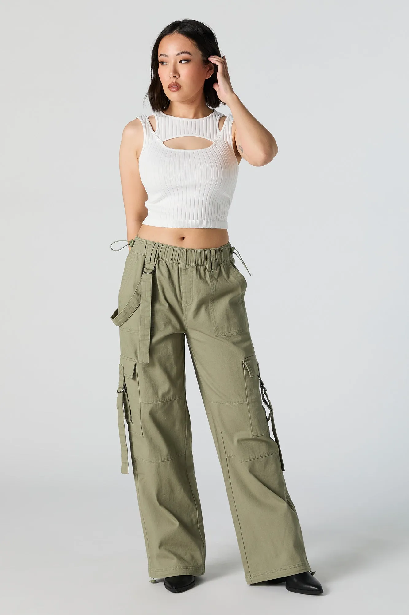 Pantalon cargo utilitaire à jambe droite sold by Urban Planet