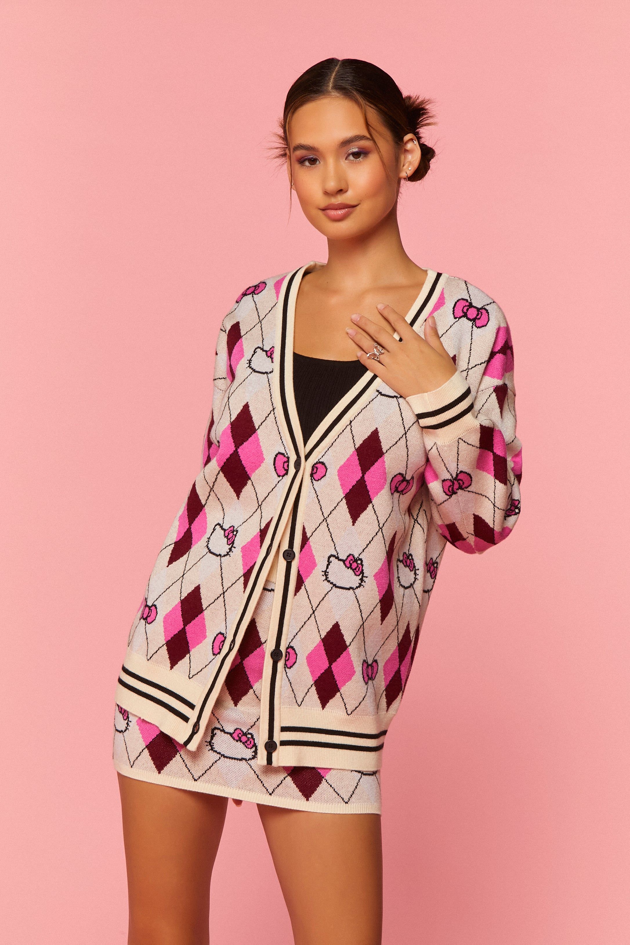 Cardigan en tricot avec motif argyle et imprimé Hello Kitty sold by Urban Planet