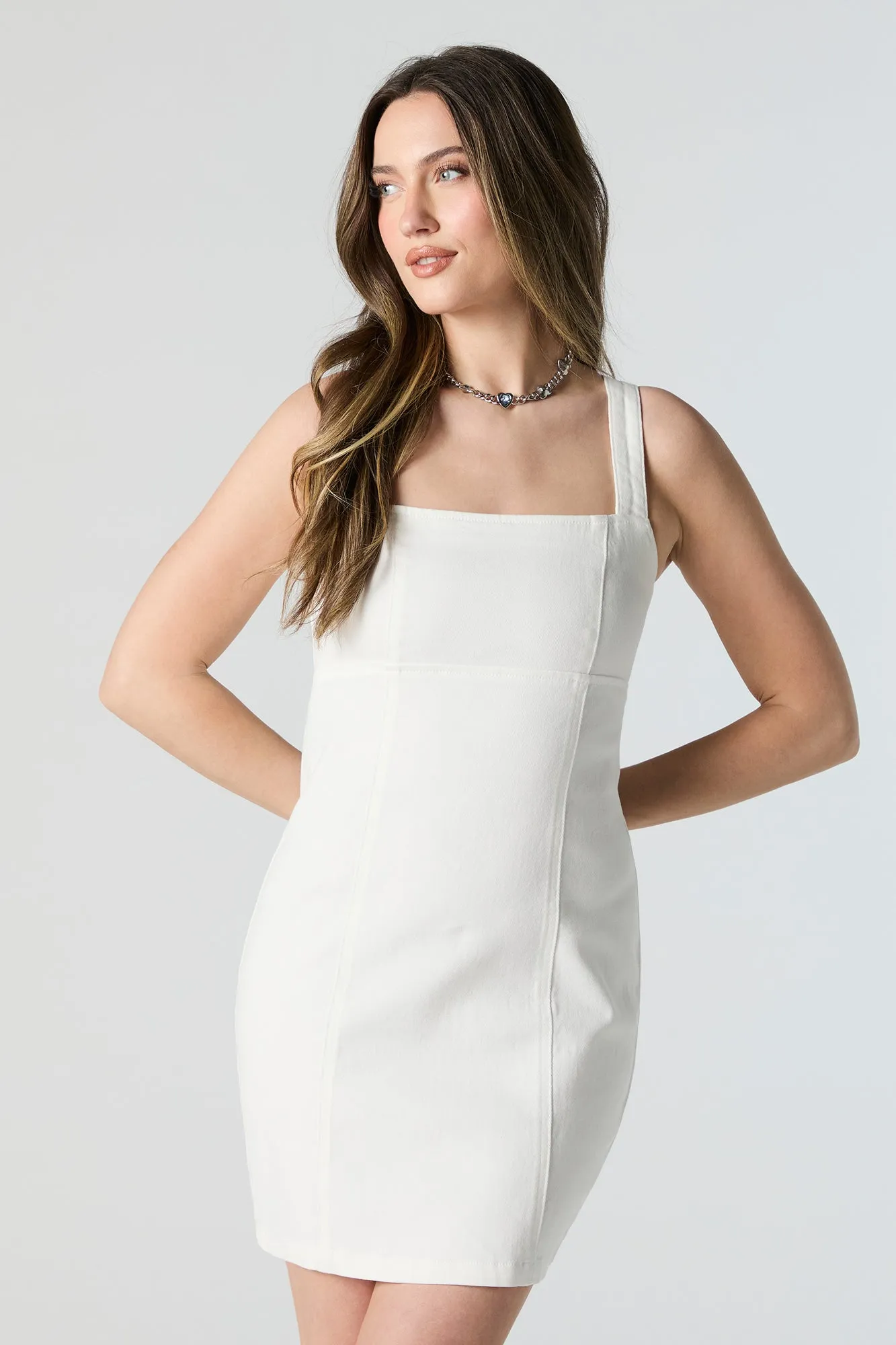 Minirobe lacée en denim sold by Urban Planet