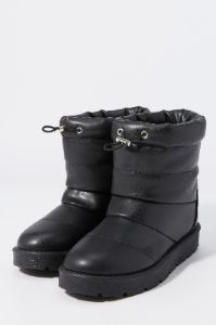 Bottes bouffantes en similicuir sold by Urban Planet
