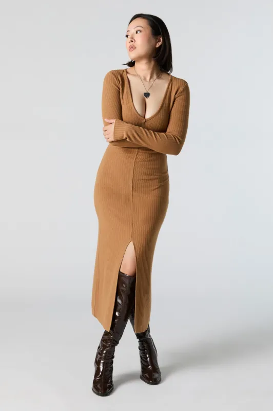 Robe midi en tricot côtelé à manches longues avec encolure en V sold by Urban Planet