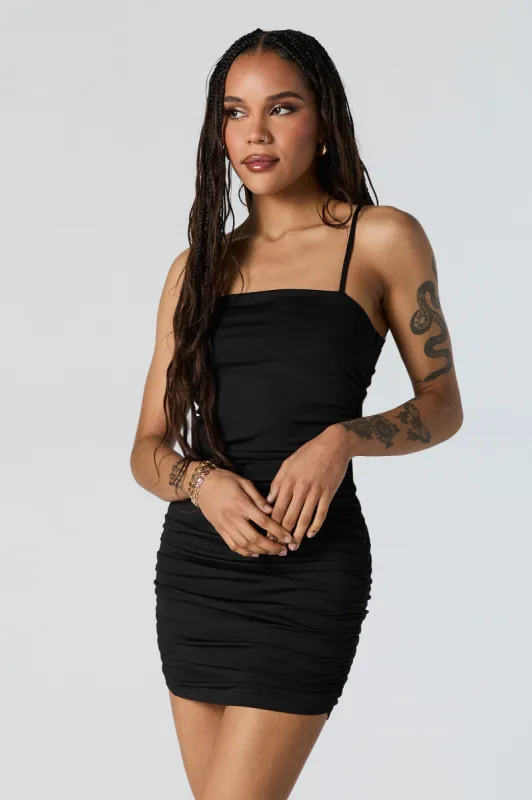 Minirobe moulante ruchée sur les côtés sold by Urban Planet