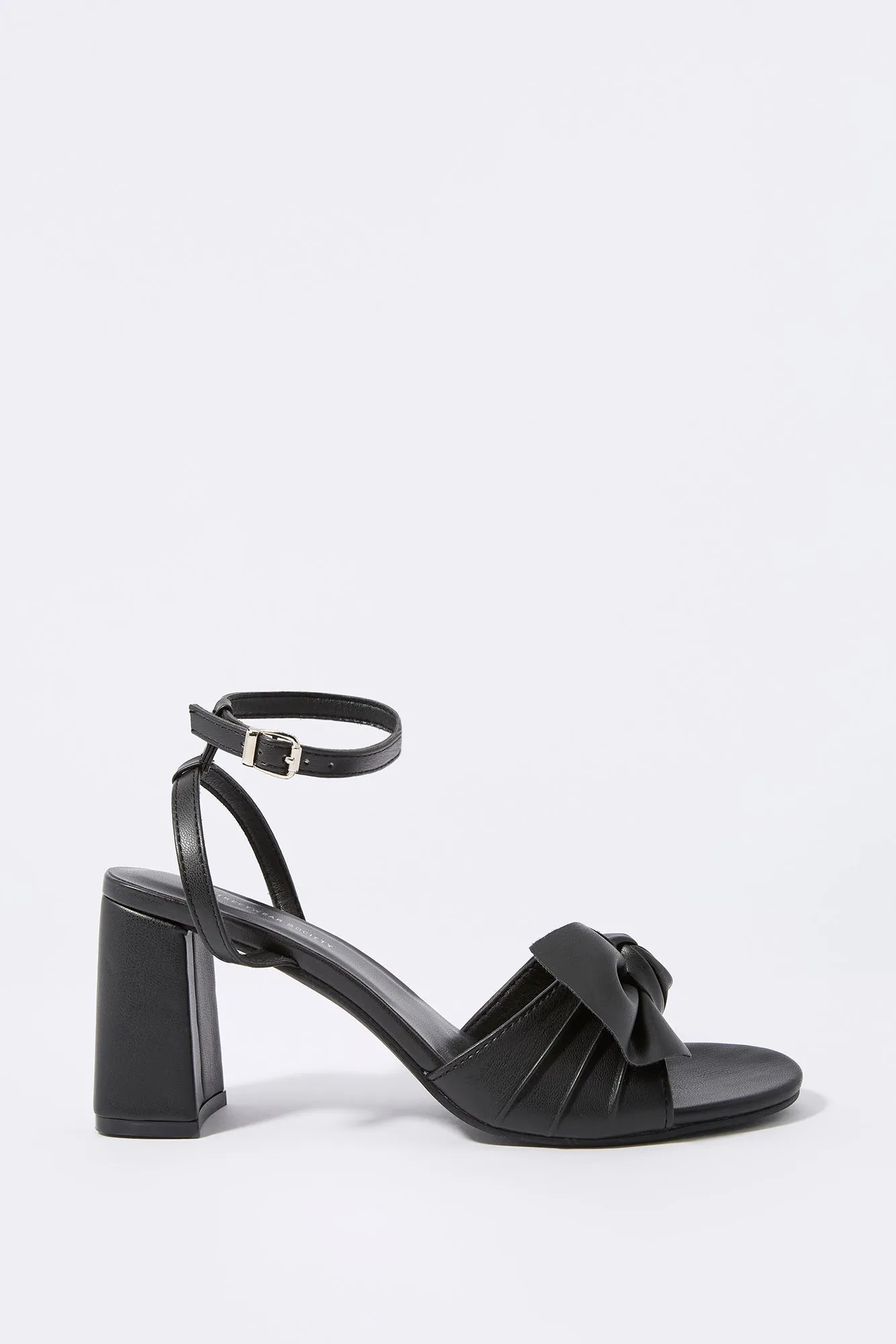 Escarpins en similicuir avec boucles sold by Urban Planet