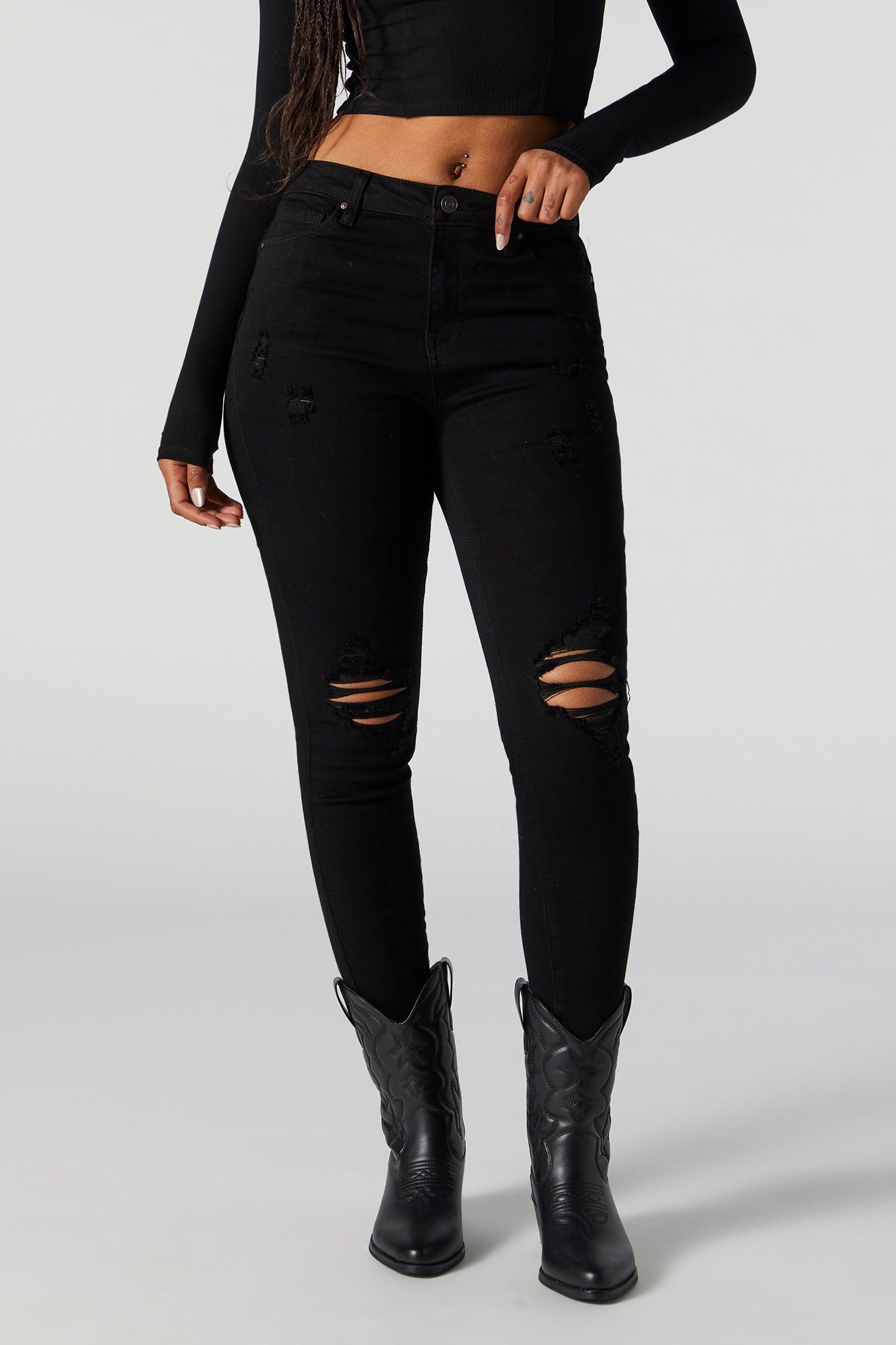 Jean remonte-fesses ajusté d'aspect usé délavé noir sold by Urban Planet product image thumbnail 2