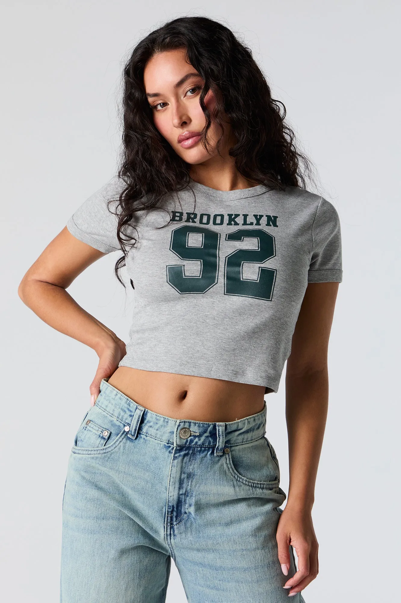 T-shirt ultracourt avec motif brodé Brooklyn 92 sold by Urban Planet