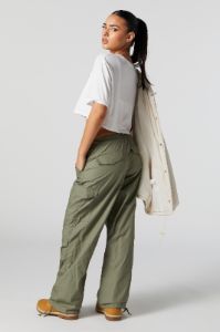 Pantalon cargo parachute sold by Urban Planet