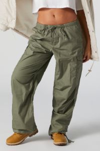 Pantalon cargo parachute sold by Urban Planet