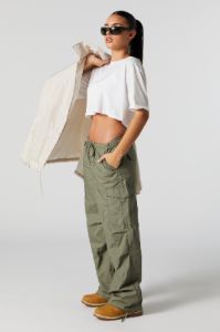 Pantalon cargo parachute sold by Urban Planet