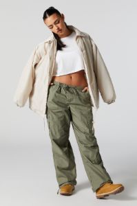 Pantalon cargo parachute sold by Urban Planet